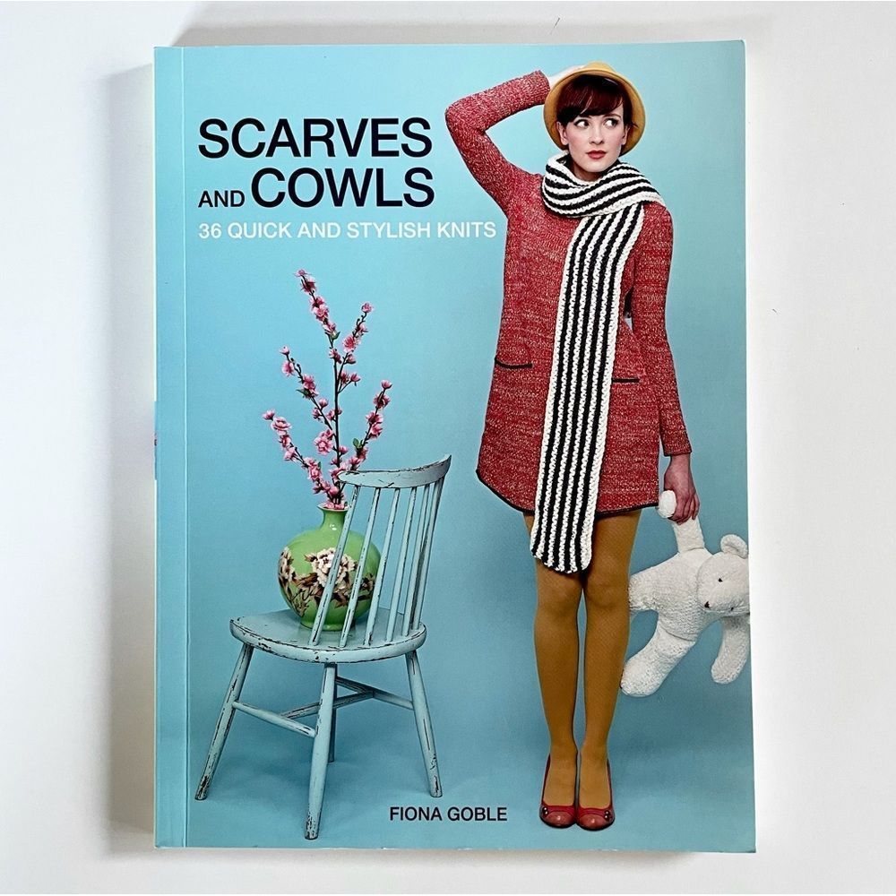 BOOK, Soft Cover, Scarves & Cowls, 36 Quick & Stylish Knits, Fiona Goble, NEW
